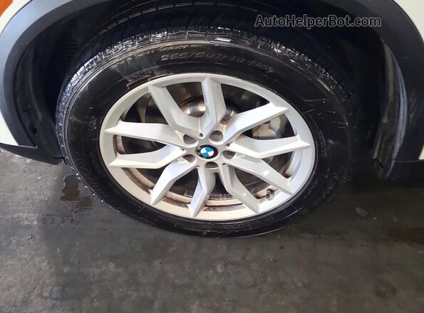 5UXCR6C08L9B81724 2020 BMW X5 White Widok naklejki z numerem VIN