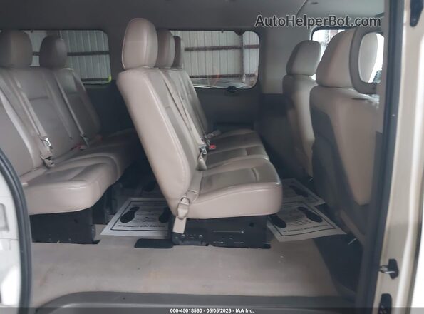 5BZAF0AA7KN853107 2019 NISSAN NV PASSENGER NV3500 HD White Vista de la etiqueta del VIN