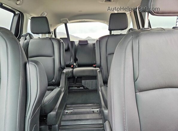 5FNRL6H65TB015660 2026 HONDA ODYSSEY White Vista de los asientos traseros