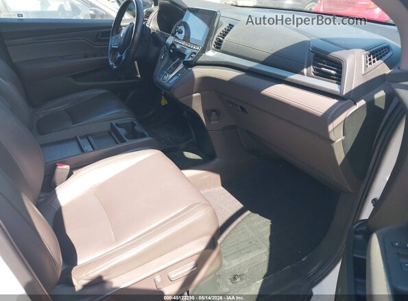 5FNRL6H70JB001977 2018 HONDA ODYSSEY White Widok wnętrza z przodu