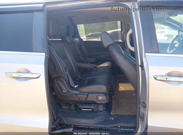 5FNRL6H76JB005743 2018 HONDA ODYSSEY Silver VIN կոդի պիտակի տեսք