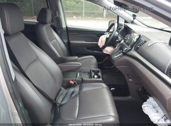 5FNRL6H7XJB046473 2018 HONDA ODYSSEY Silver Front interior view