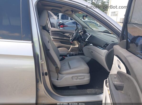 5FNYF5H93HB007166 2017 HONDA PILOT Gray Front interior view
