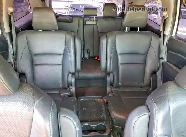 5FNYF6H08MB042030 2021 HONDA PILOT White Vista de los asientos traseros