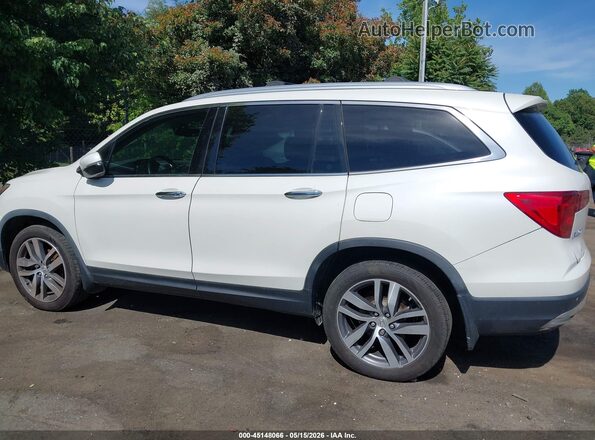 5FNYF6H09HB010905 2017 HONDA PILOT White 360 interior view