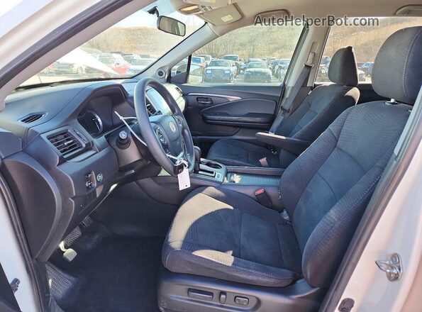 5FNYF6H31JB019372 2018 HONDA PILOT White Вид салону спереду