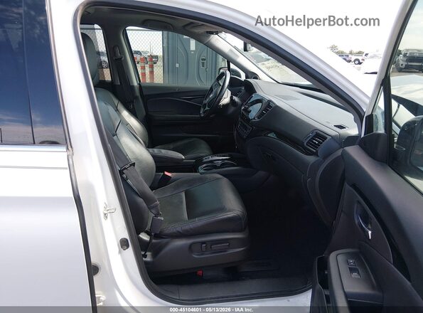 5FNYF6H63MB005875 2021 HONDA PILOT White Front interior view