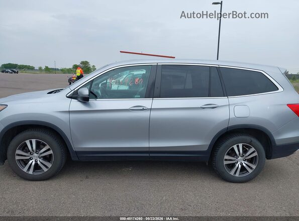 5FNYF6H82HB097794 2017 HONDA PILOT Silver Սալոնի 360 աստիճան տեսք
