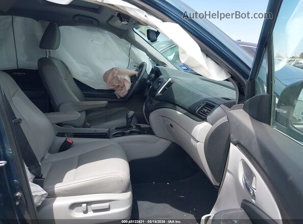 5FNYF6H87HB071806 2017 HONDA PILOT Blue Вид салону спереду