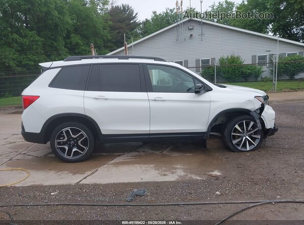 5FNYF8H05NB030057 2022 HONDA PASSPORT White Vista interior trasera