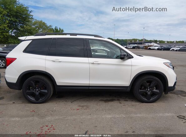 5FNYF8H06KB004806 2019 HONDA PASSPORT White Вид задньої частини салону
