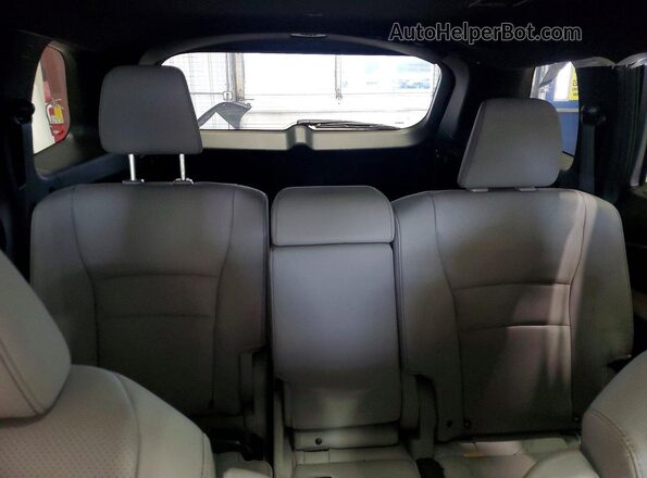 5FNYF8H54PB034339 2023 HONDA PASSPORT Серебряный Вид задних сидений