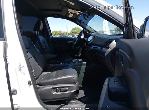 5FNYF8H55MB025354 2021 HONDA PASSPORT White Front interior view