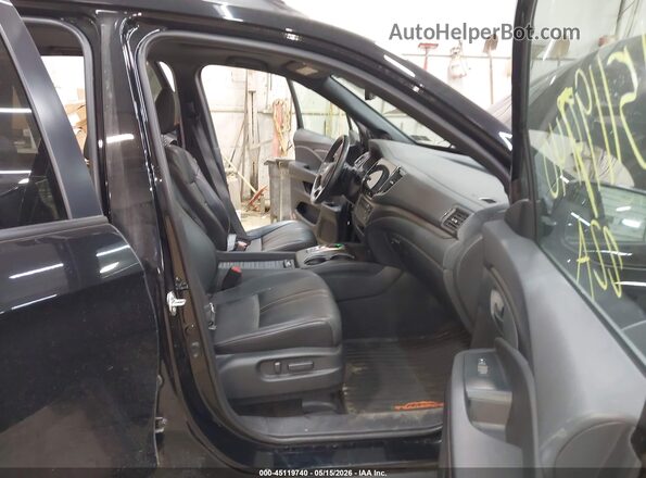 5FNYF8H60NB003207 2022 HONDA PASSPORT Black Front interior view