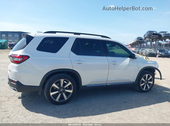 5FNYG2H71PB013735 2023 HONDA PILOT White 360 interior view