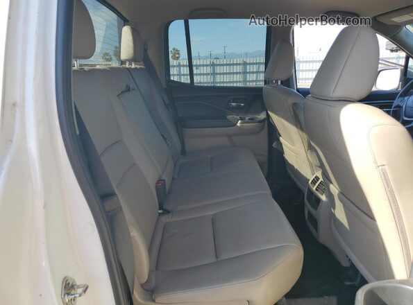 5FPYK2F50HB008082 2017 HONDA RIDGELINE White Widok tylnych siedzeń