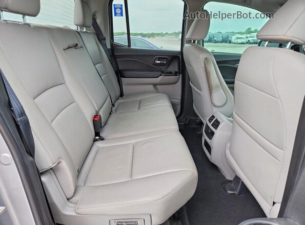 5FPYK2F64JB002946 2018 HONDA RIDGELINE Silver უკანა სავარძლების ხედი
