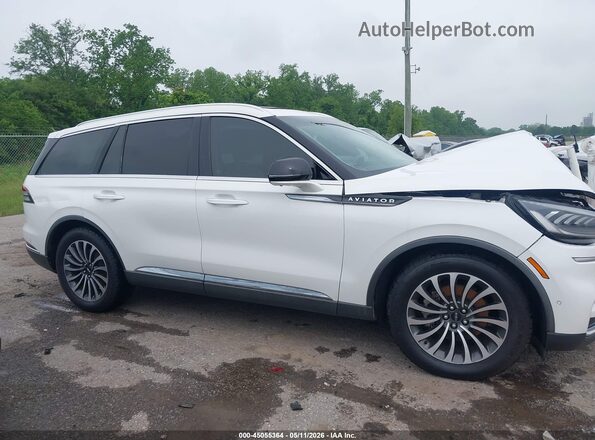 5LM5J7WC5NGL01934 2022 LINCOLN AVIATOR White Widok wnętrza z tyłu