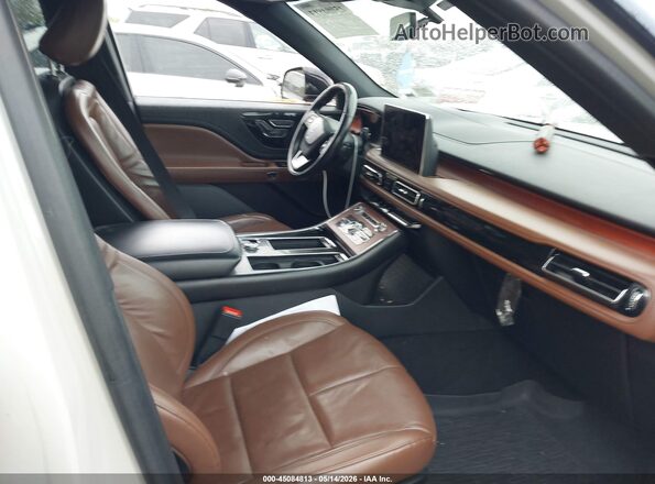 5LM5J7XC1NGL02593 2022 LINCOLN AVIATOR Cream Front interior view