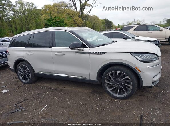 5LM5J7XC1NGL02593 2022 LINCOLN AVIATOR Cream Rear interior view