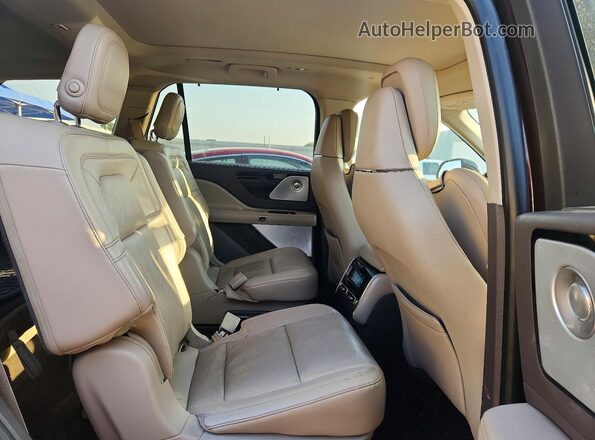 5LM5J7XC2LGL04267 2020 LINCOLN AVIATOR Brown უკანა სალონის ხედი