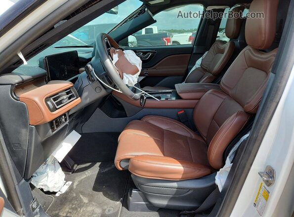 5LM5J7XCXTGL02993 2026 LINCOLN AVIATOR White წინა სალონის ხედი