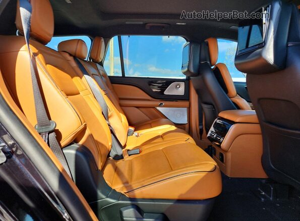 5LM5J9XC8MGL01662 2021 LINCOLN AVIATOR Black Widok wnętrza z tyłu