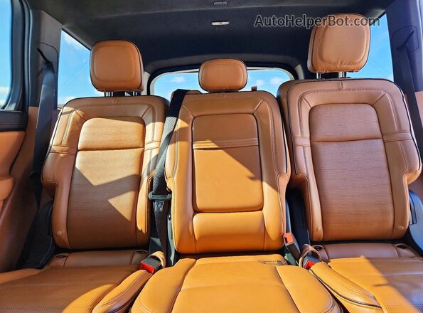 5LM5J9XC8MGL01662 2021 LINCOLN AVIATOR Black Widok tylnych siedzeń