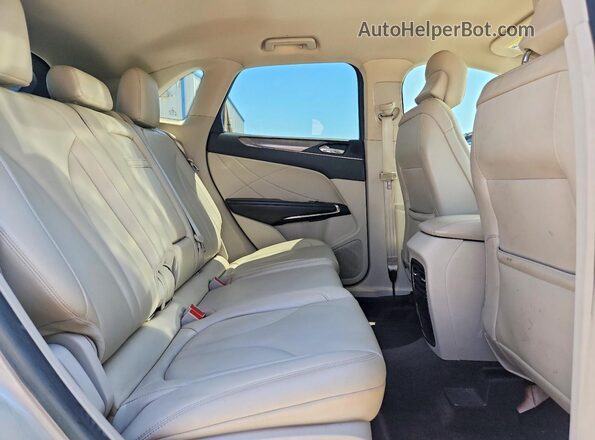 5LMCJ1C96HUL50210 2017 LINCOLN MKC Желто-коричневый Вид задней части салона