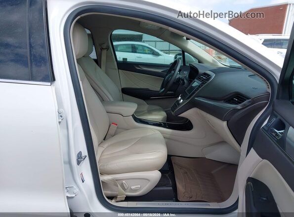 5LMCJ1C96KUL12144 2019 LINCOLN MKC White 