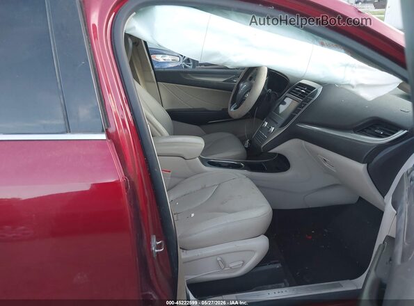 5LMCJ1C99HUL71665 2017 LINCOLN MKC Красный Вид салона спереди