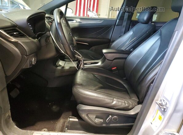 5LMCJ1D92HUL46671 2017 LINCOLN MKC Silver Vista interior delantera