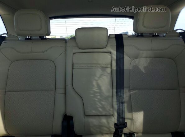 5LMCJ1DA8SUL07892 2025 LINCOLN CORSAIR White Հետևի նստատեղերի տեսք