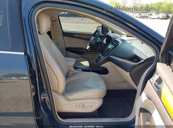 5LMCJ2C90KUL11903 2019 LINCOLN MKC Green Front interior view