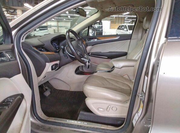 5LMCJ2C96KUL39799 2019 LINCOLN MKC Gray Front interior view