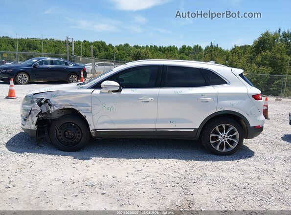 5LMCJ2C98HUL21541 2017 LINCOLN MKC White 360 interior view