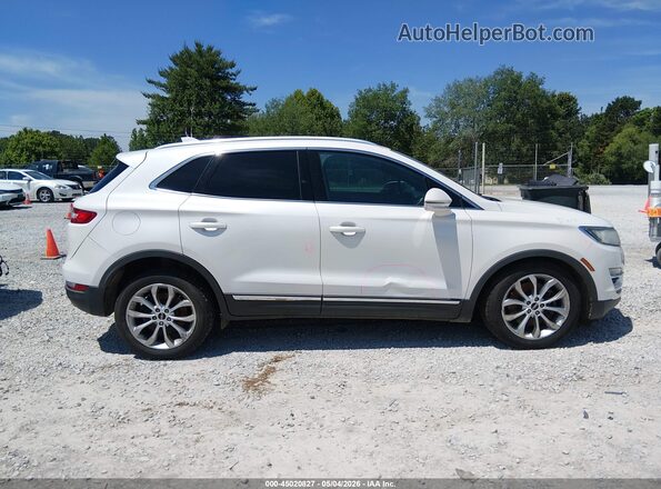 5LMCJ2C98HUL21541 2017 LINCOLN MKC White Rear interior view
