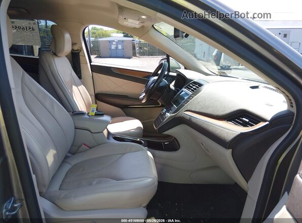 5LMCJ2D98HUL61164 2017 LINCOLN MKC Gray Front interior view