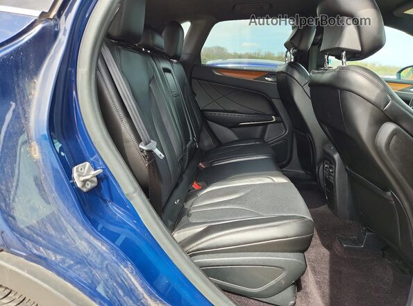5LMCJ3C91JUL14264 2018 LINCOLN MKC Blue Rear interior view