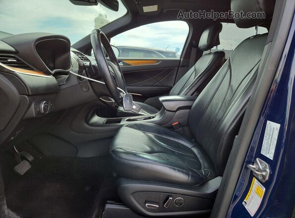 5LMCJ3C91JUL14264 2018 LINCOLN MKC Blue Front interior view