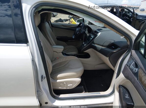 5LMCJ3C93HUL72077 2017 LINCOLN MKC Yellow Вид салону спереду