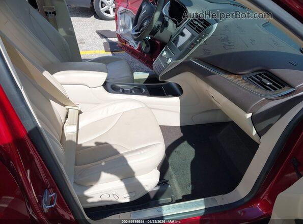 5LMCJ3C97JUL17752 2018 LINCOLN MKC Red Widok wnętrza z przodu