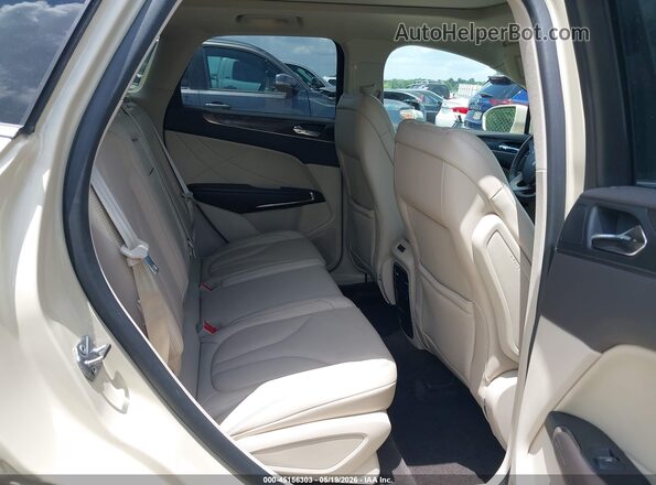 5LMCJ3C98JUL01320 2018 LINCOLN MKC Beige VIN կոդի պիտակի տեսք