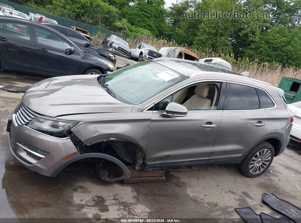 5LMCJ3D90HUL27144 2017 LINCOLN MKC Gold Вид задньої частини салону
