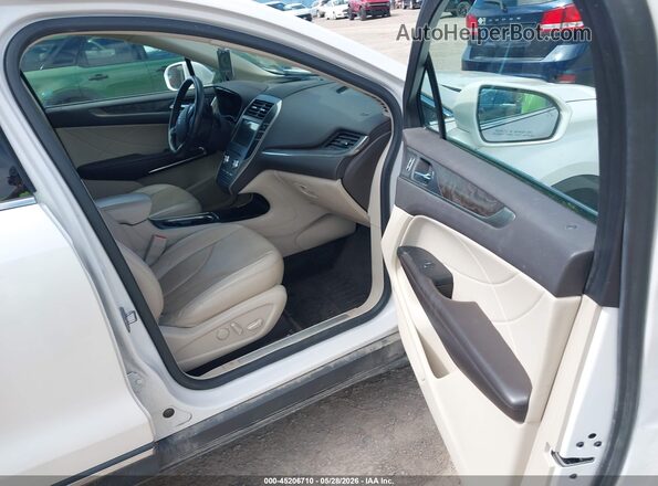 5LMCJ3D95HUL62858 2017 LINCOLN MKC White წინა სალონის ხედი