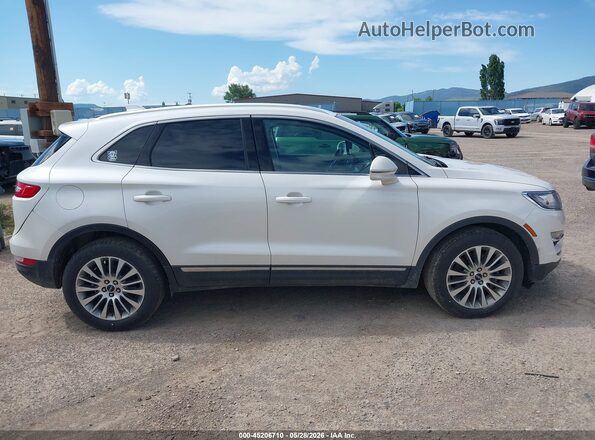 5LMCJ3D95HUL62858 2017 LINCOLN MKC White უკანა სალონის ხედი