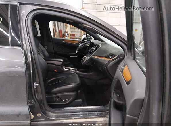 5LMCJ3D98HUL00306 2017 LINCOLN MKC Gray Вид салону спереду