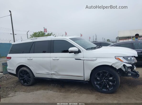 5LMJJ2LG2REL13016 2024 LINCOLN NAVIGATOR White Вид задньої частини салону