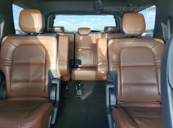 5LMJJ2LG7REL08832 2024 LINCOLN NAVIGATOR White Հետևի նստատեղերի տեսք
