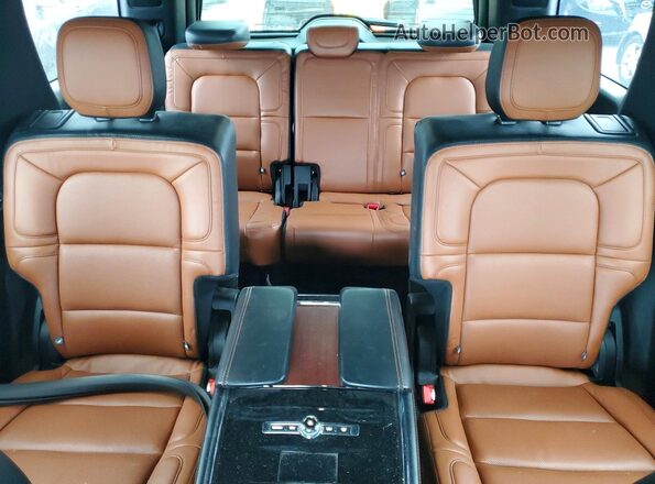 5LMJJ2LT8LEL13557 2020 LINCOLN NAVIGATOR Blue Widok tylnych siedzeń